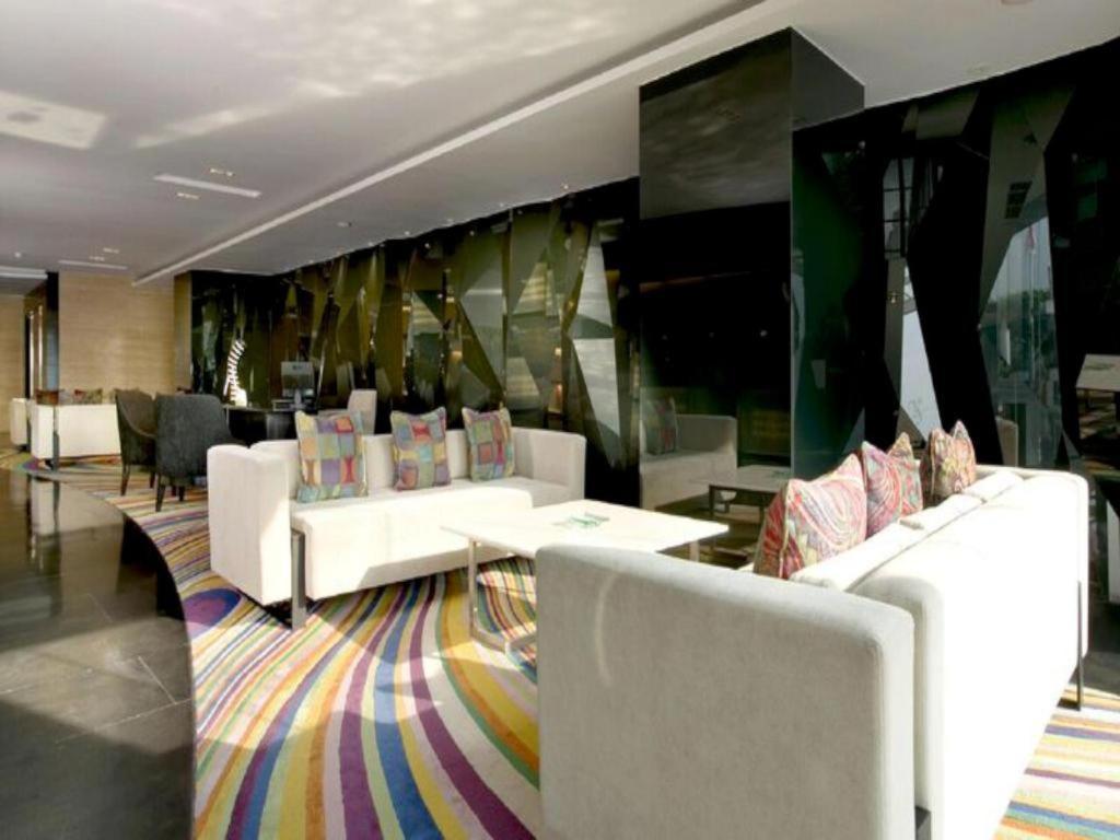 Ts Suites Сурабая Екстериор снимка