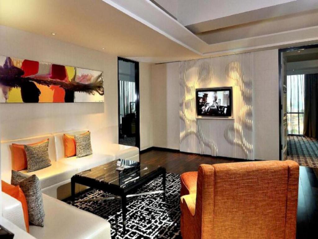 Ts Suites Сурабая Екстериор снимка
